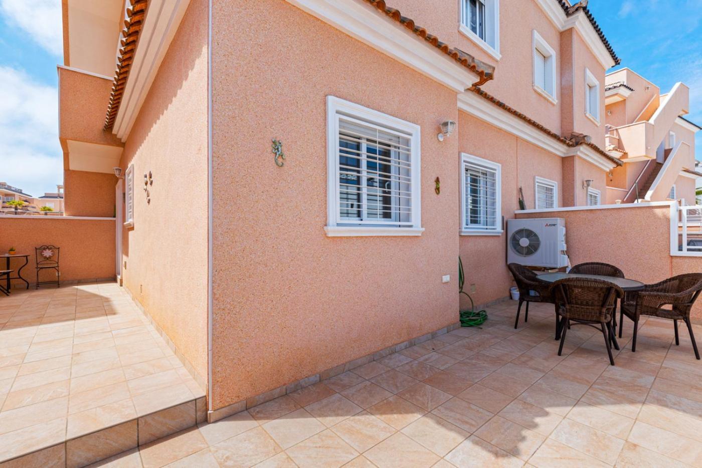 Apartments Punta Prima Indoor & Outdoor Pool トレビエハ エクステリア 写真