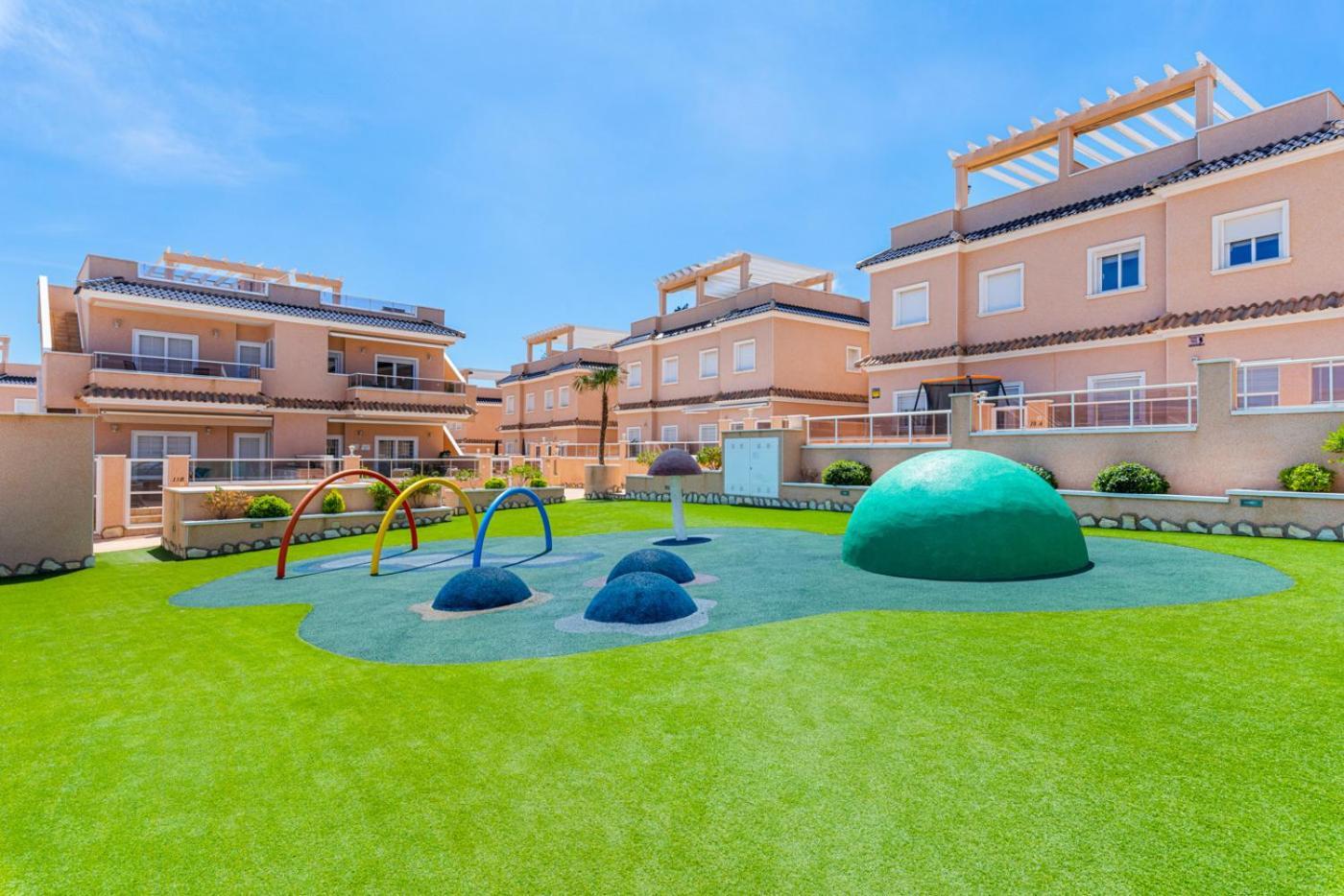 Apartments Punta Prima Indoor & Outdoor Pool トレビエハ エクステリア 写真