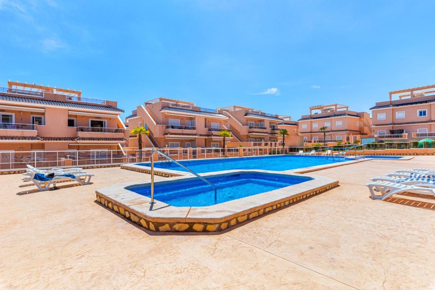 Apartments Punta Prima Indoor & Outdoor Pool トレビエハ エクステリア 写真
