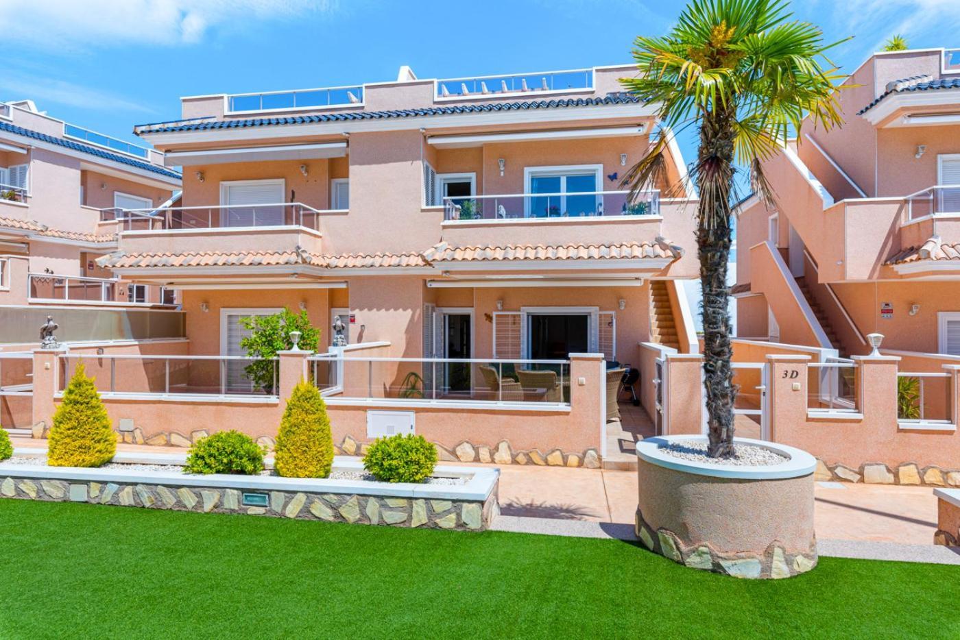 Apartments Punta Prima Indoor & Outdoor Pool トレビエハ エクステリア 写真